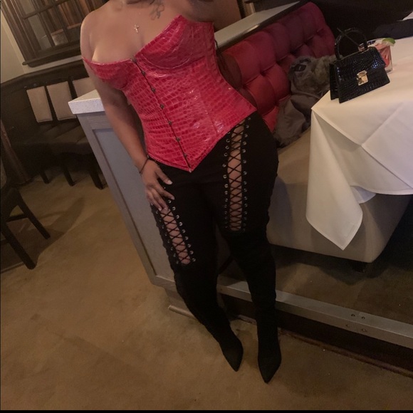 Red leather corset - Picture 1 of 2
